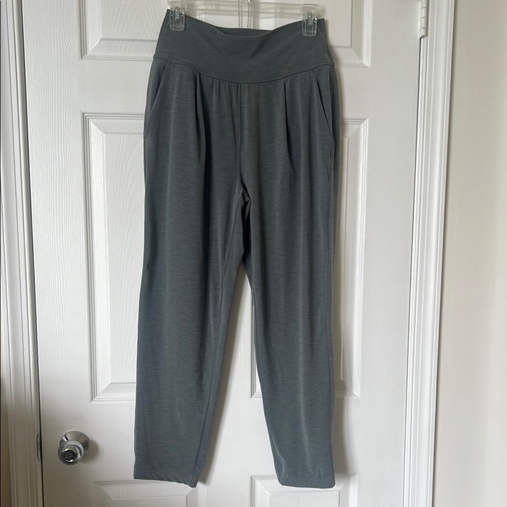 Athleta Elation Straight Leg Pants in Gray/ Green Small